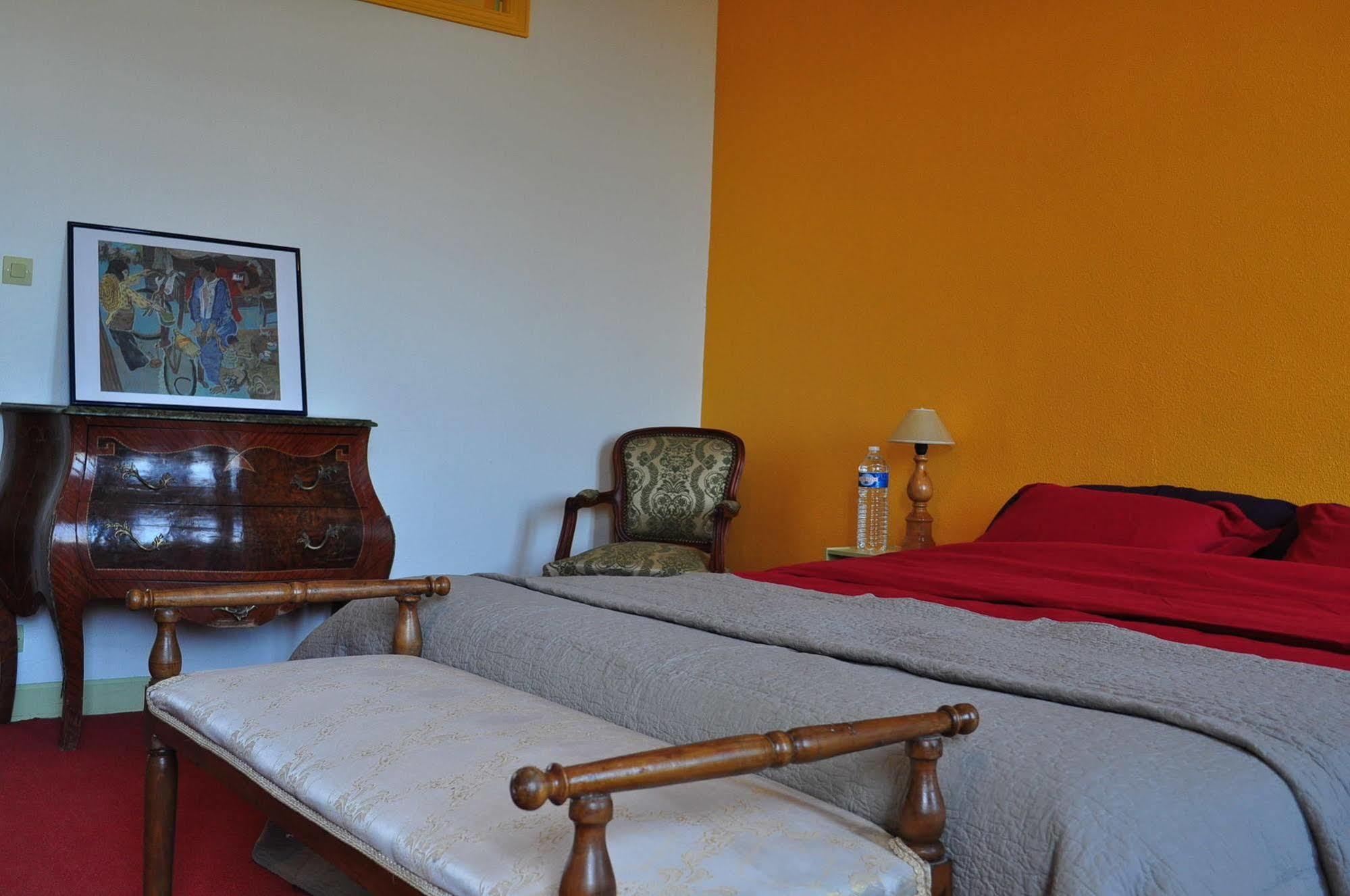 Apostrophe D'hotes 3* Montolieu